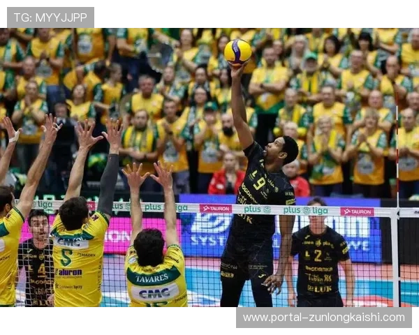 波兰男排超级杯第四局27-25险胜，卢布林拒拖入决胜局